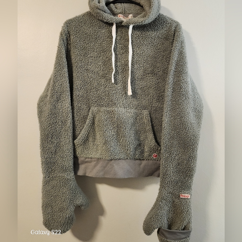 Feejays Cozy Gray Sherpa Hoodie With Built In Mittens!